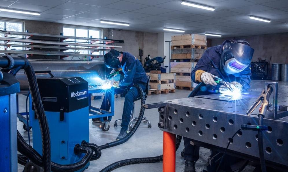 Mobile fume extractor offers dual-workstation capability